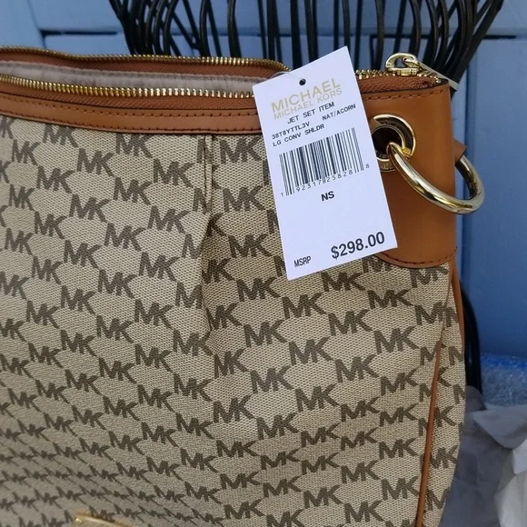 Michael Kors Beige/Brown Signature Coated Canvas and Leather Jet Set Hobo NWT - Picture 11 of 12